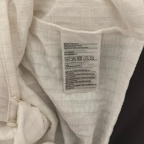 H&M White Ribbed V-Neck Blouse - Picture 3 of 3